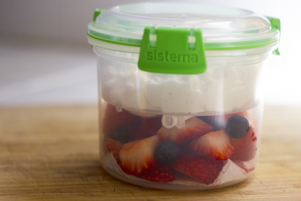 Fruit cup with cottage cheese
